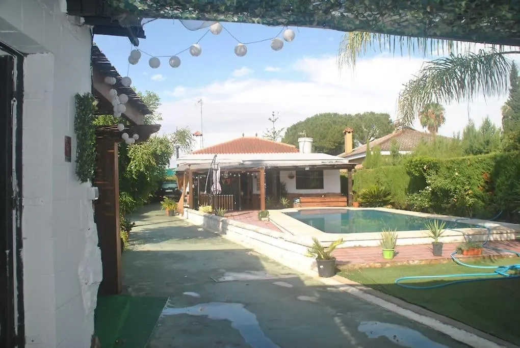 Guest House With Shared Pool. Coria del Río Spanien