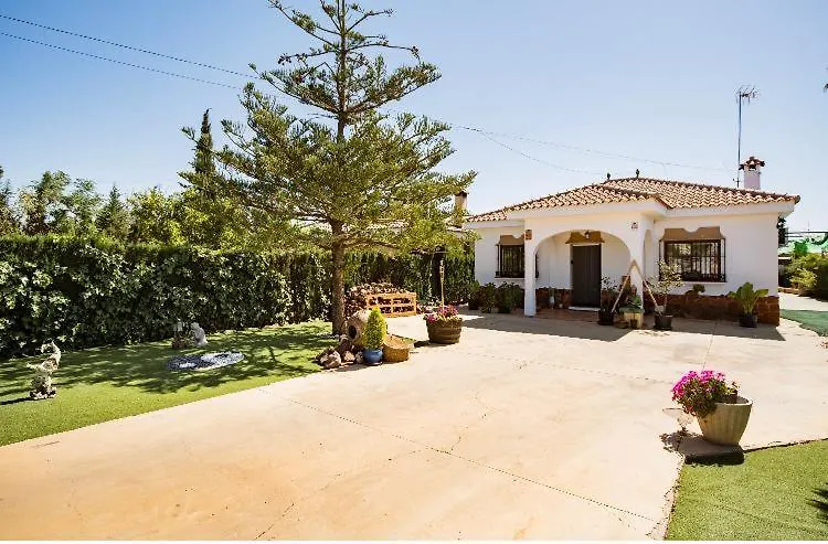 Guest House With Shared Pool. Coria del Río Apartment