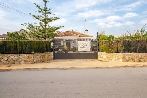 Guest House With Shared Pool. Coria del Río Apartment