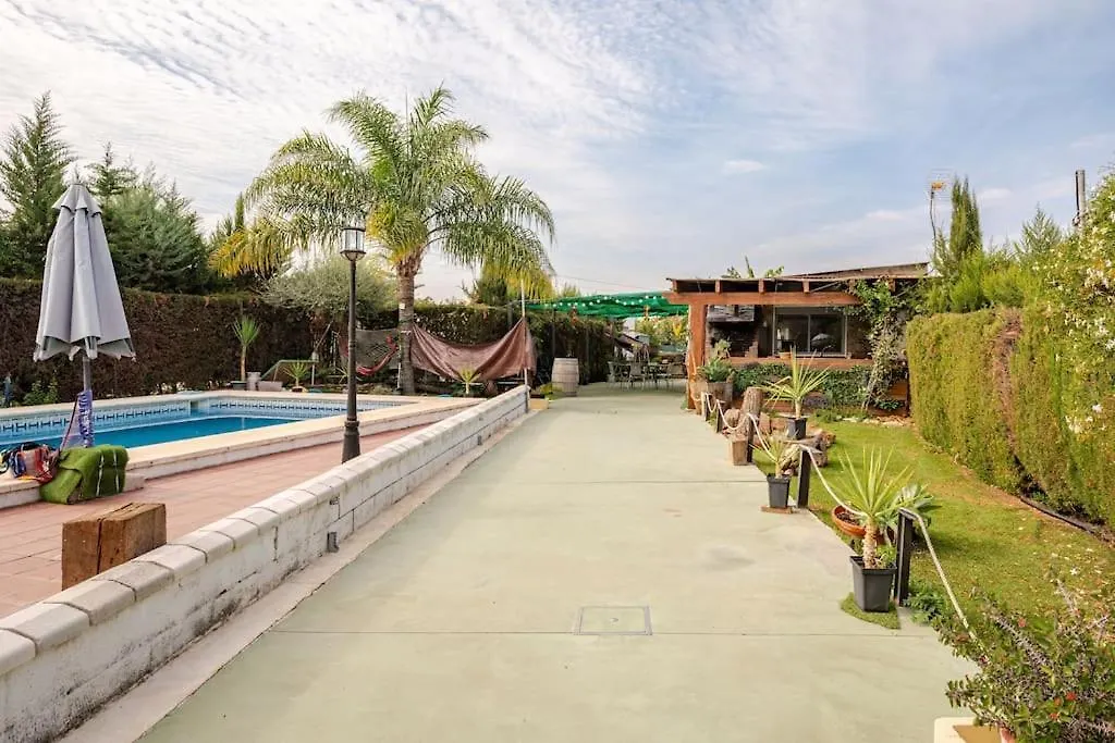 Guest House With Shared Pool. Coria del Río Apartment